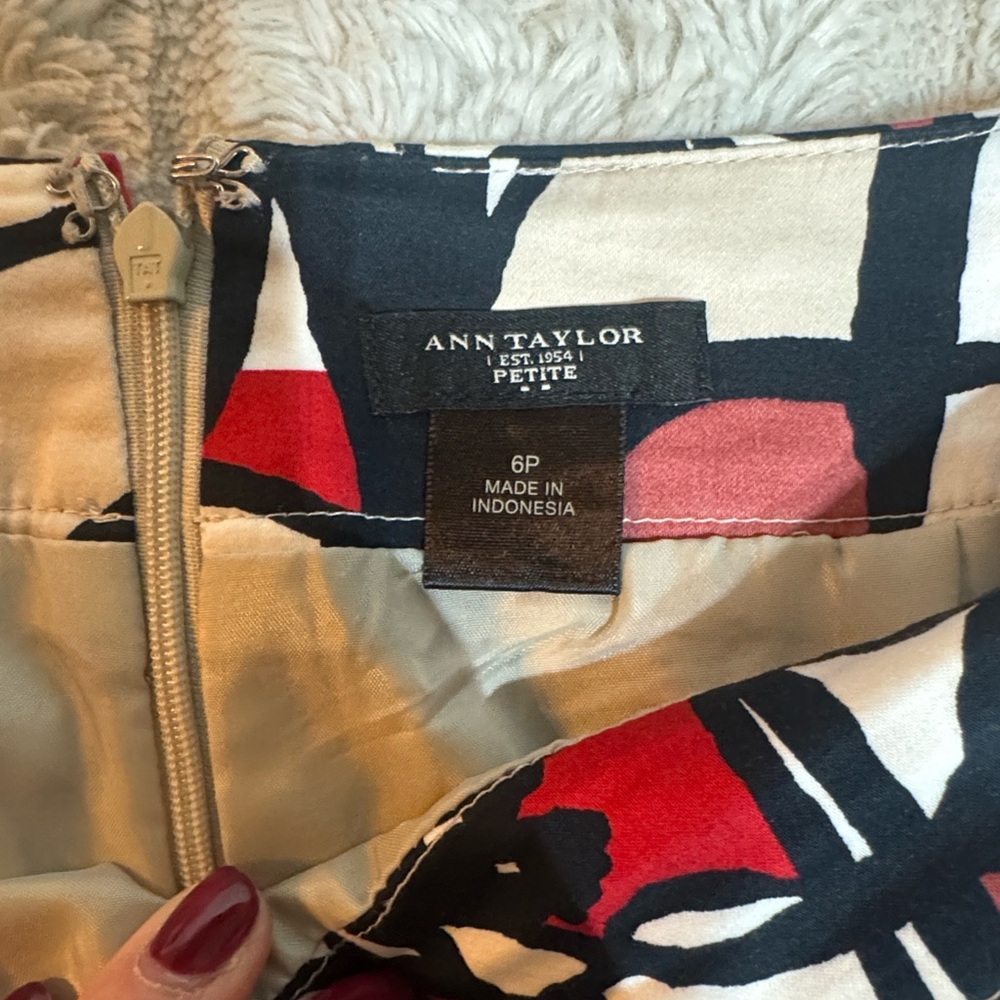 Ann Taylor Red and Black Floral Mini Skirt - Picture 2 of 5